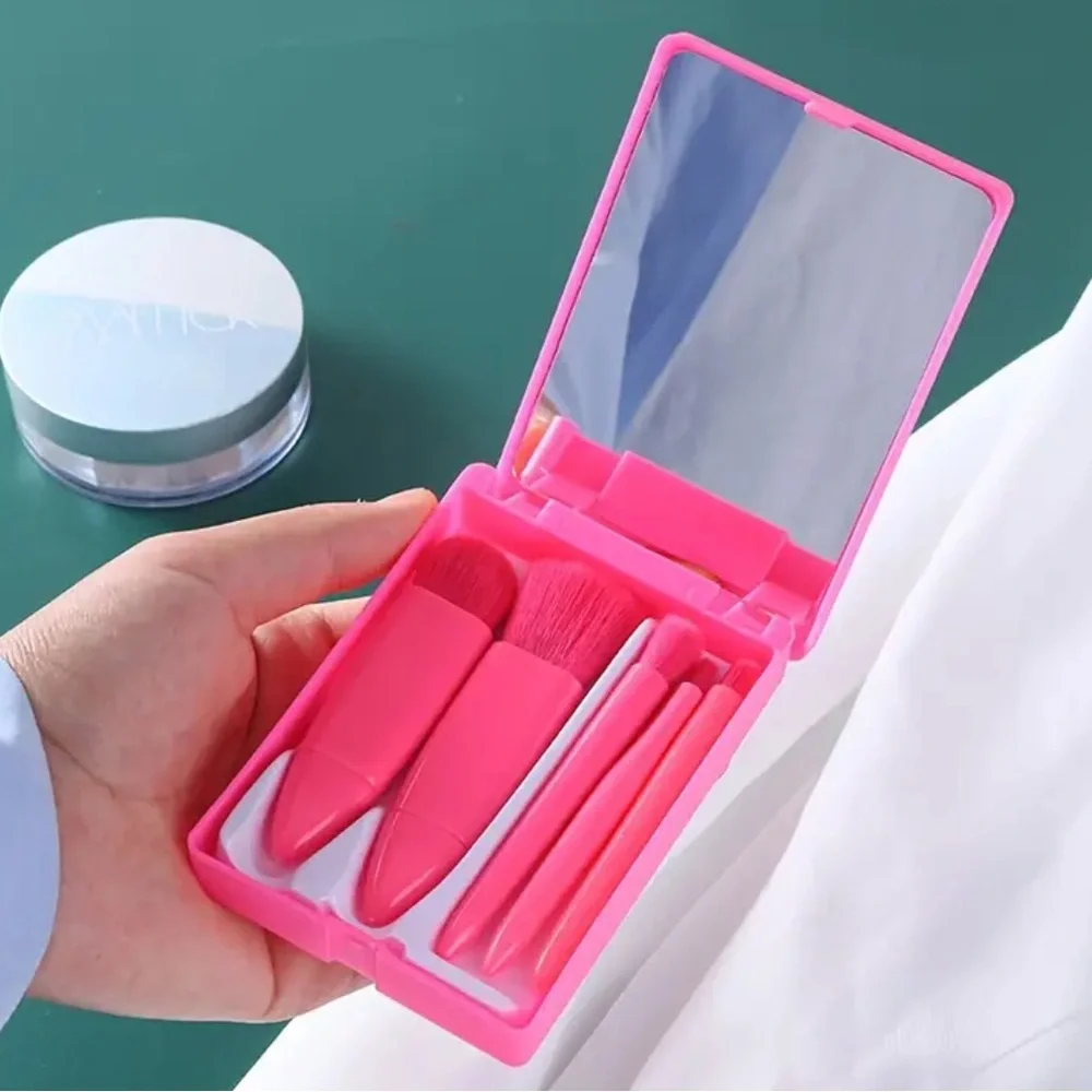 Bright Pink Travel Brushes 5 Piece Set NIP - Picture 2 of 2